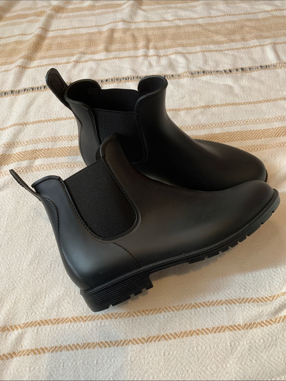 Asgard Chelsea Ankle Boot Size 9-9.5